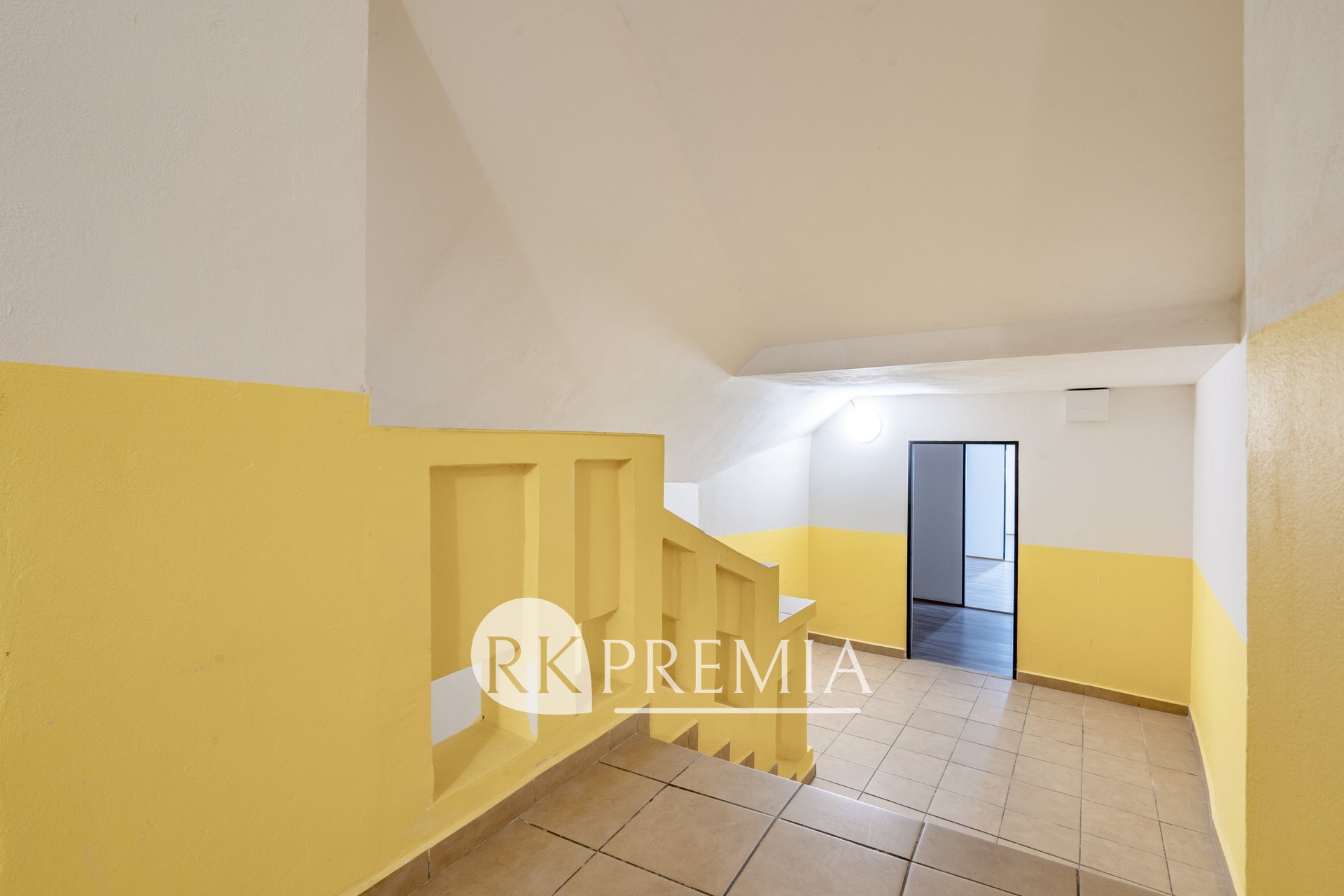 nabizi-prodej-cinzovni-dum-vaclavske-namesti-78-13-trmice-dsc6452-bc1a18