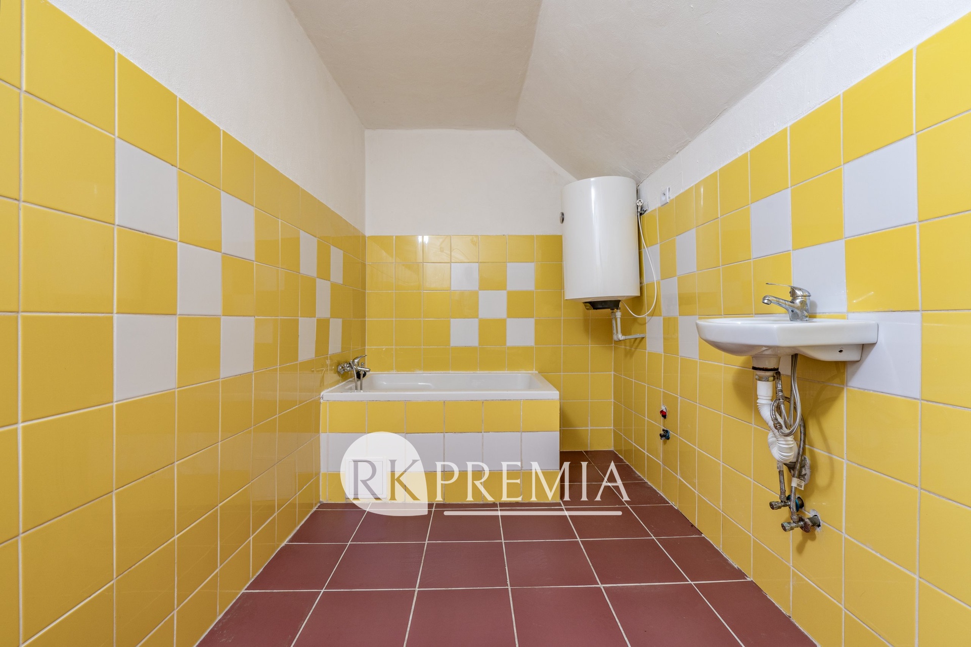 nabizi-prodej-cinzovni-dum-vaclavske-namesti-78-13-trmice-dsc6467-400d9a