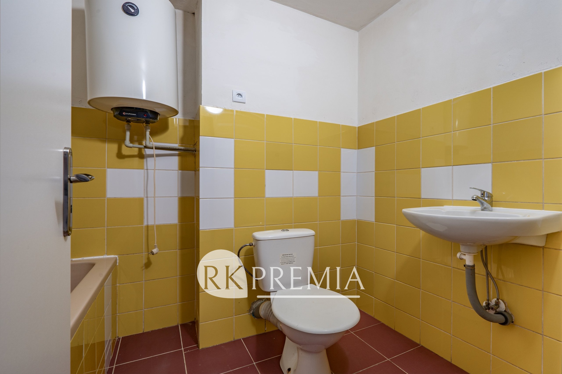 nabizi-prodej-cinzovni-dum-vaclavske-namesti-78-13-trmice-dsc6507-2fc668