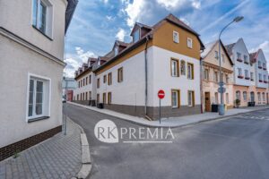 nabizi-prodej-cinzovni-dum-vaclavske-namesti-78-13-trmice-dsc6512-4de0dc