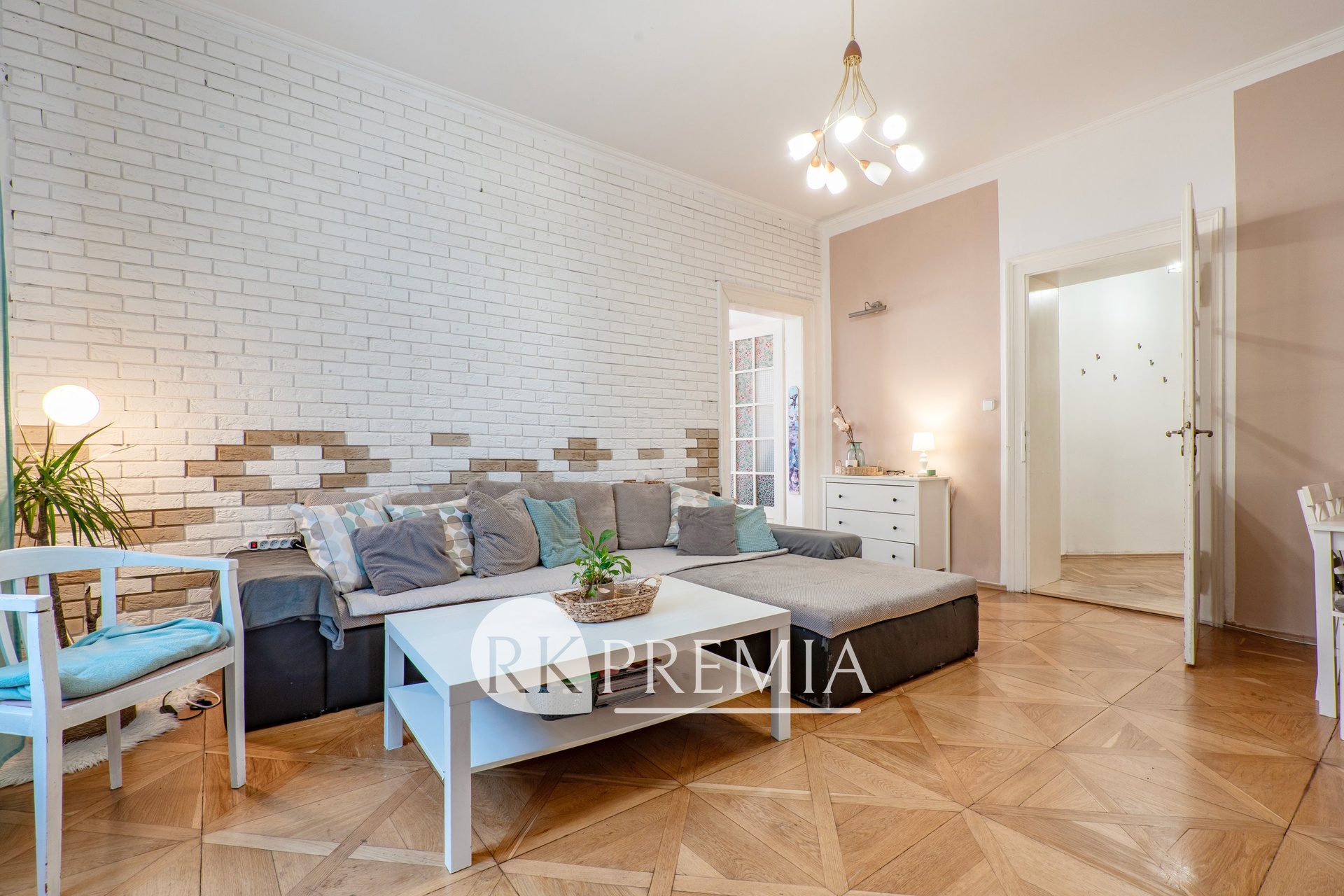 11foto_Čelakovského 3+1