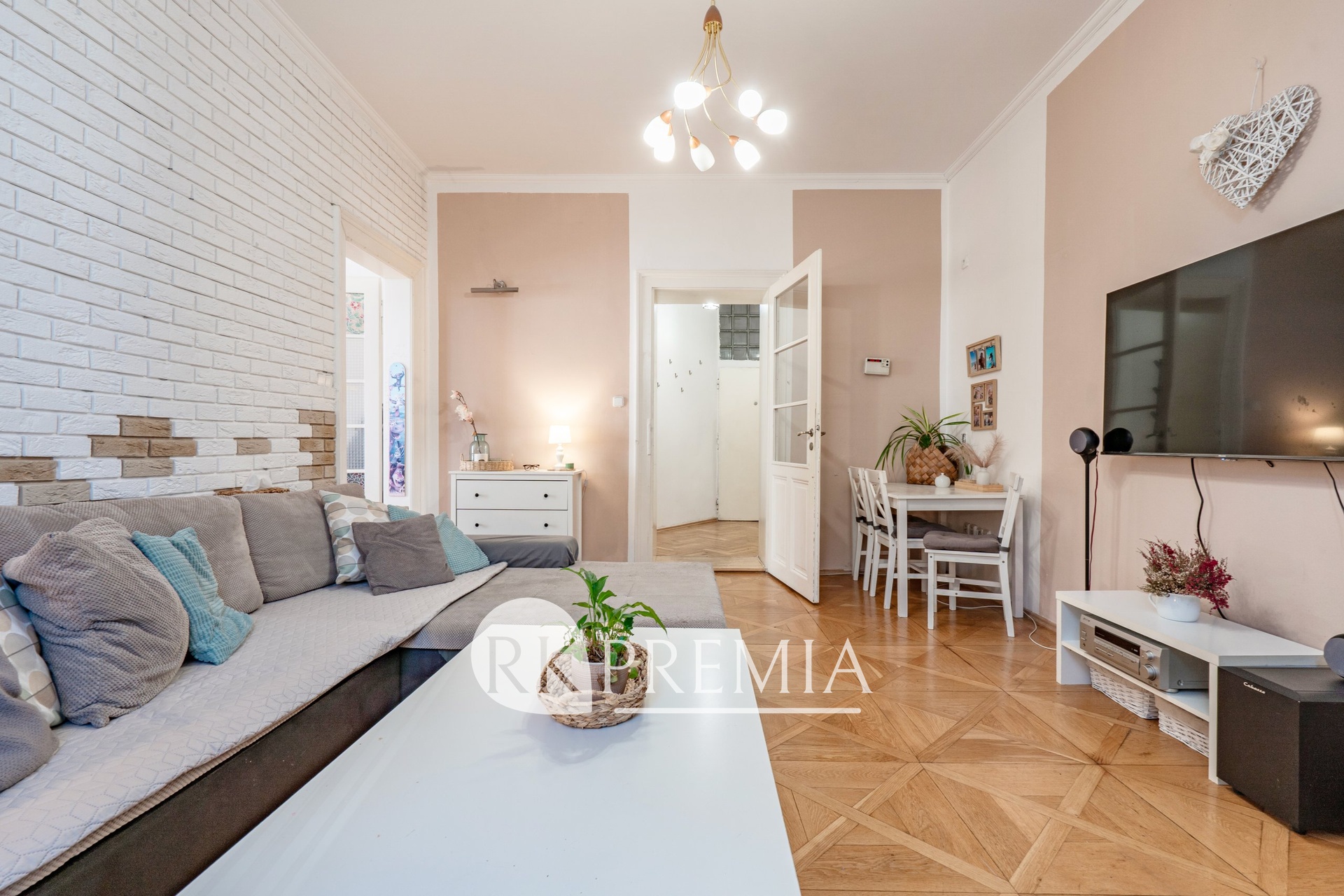 12foto_Čelakovského 3+1