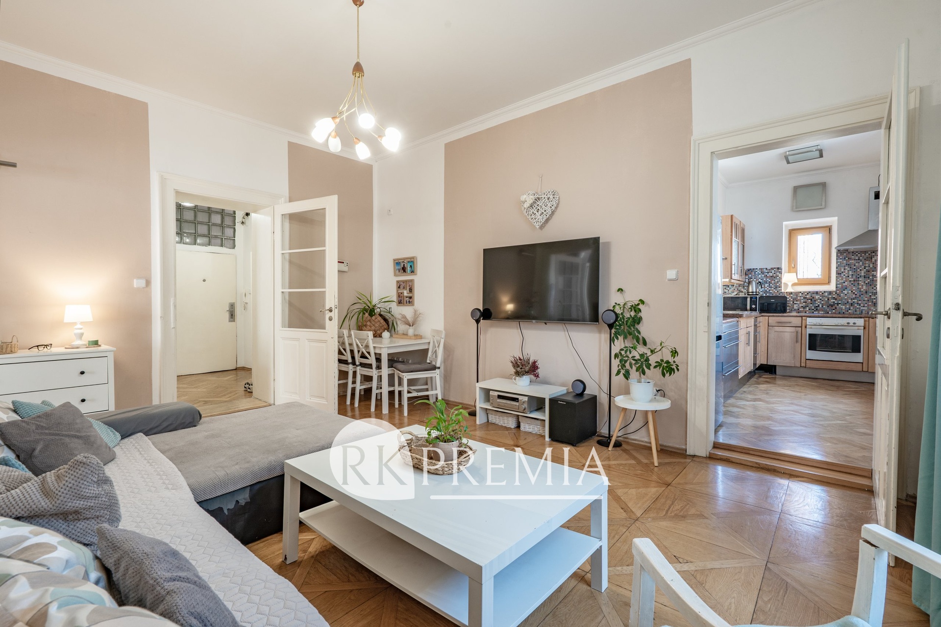 15foto_Čelakovského 3+1