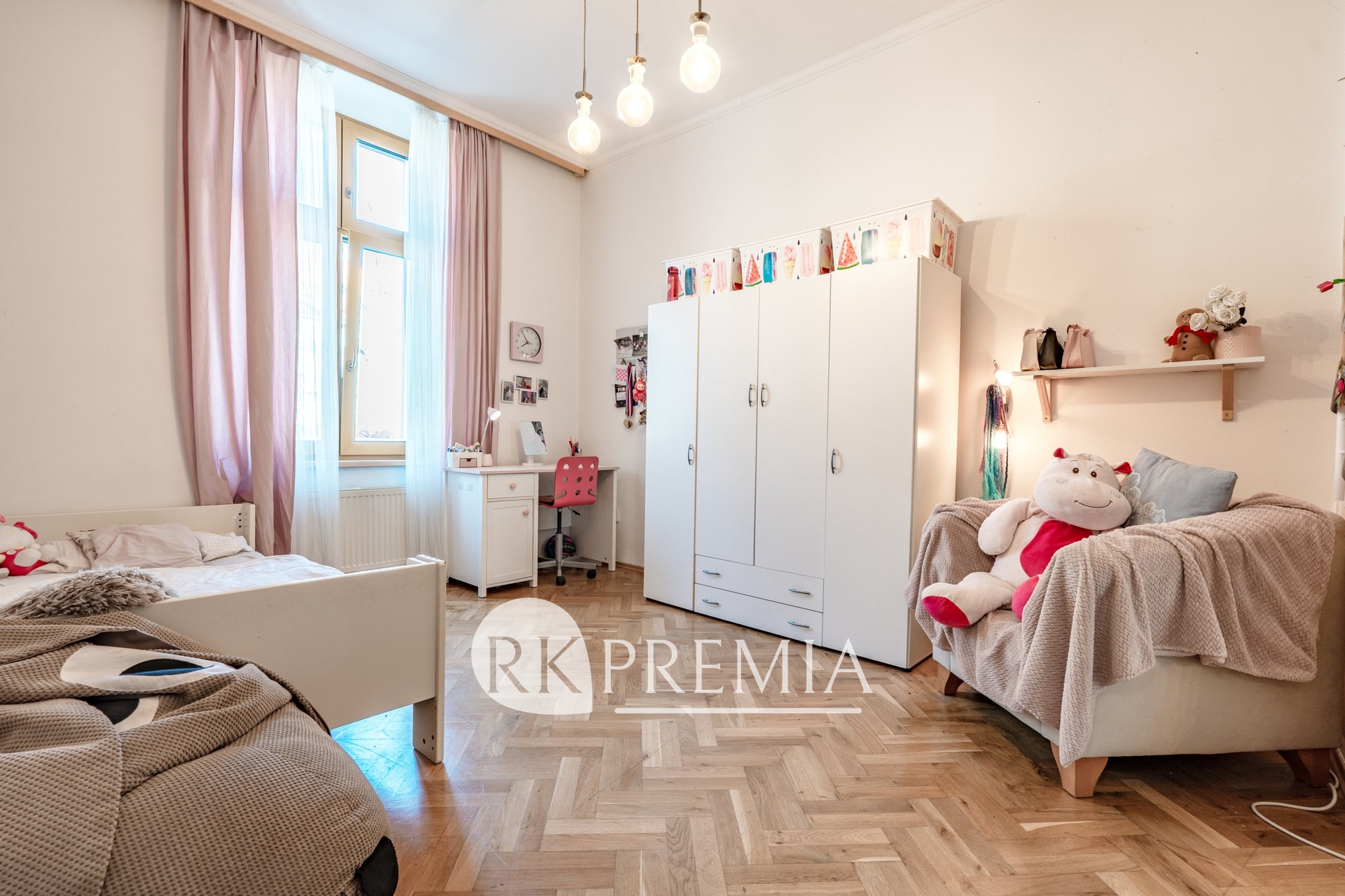 19foto_Čelakovského 3+1