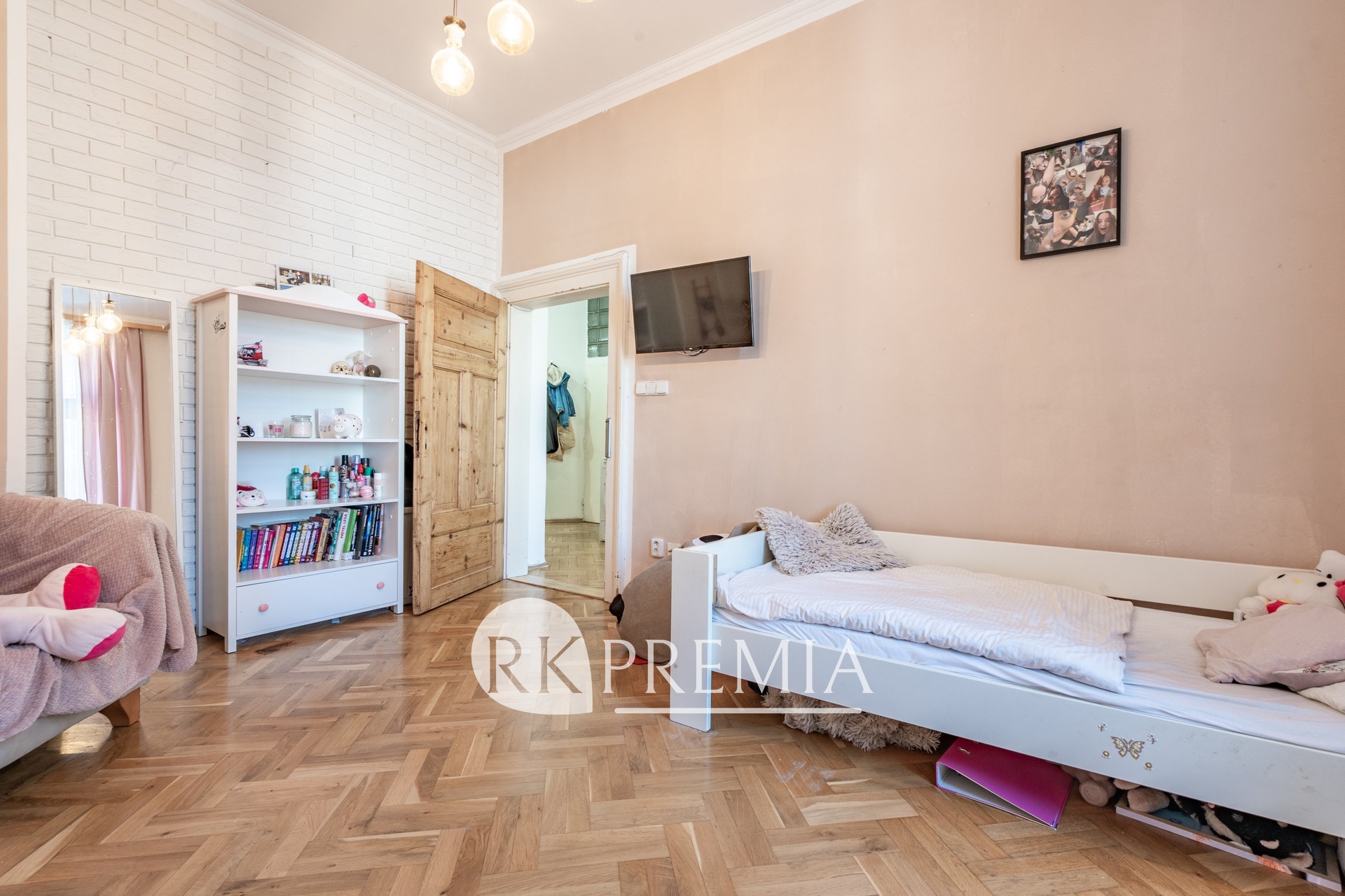 20foto_Čelakovského 3+1