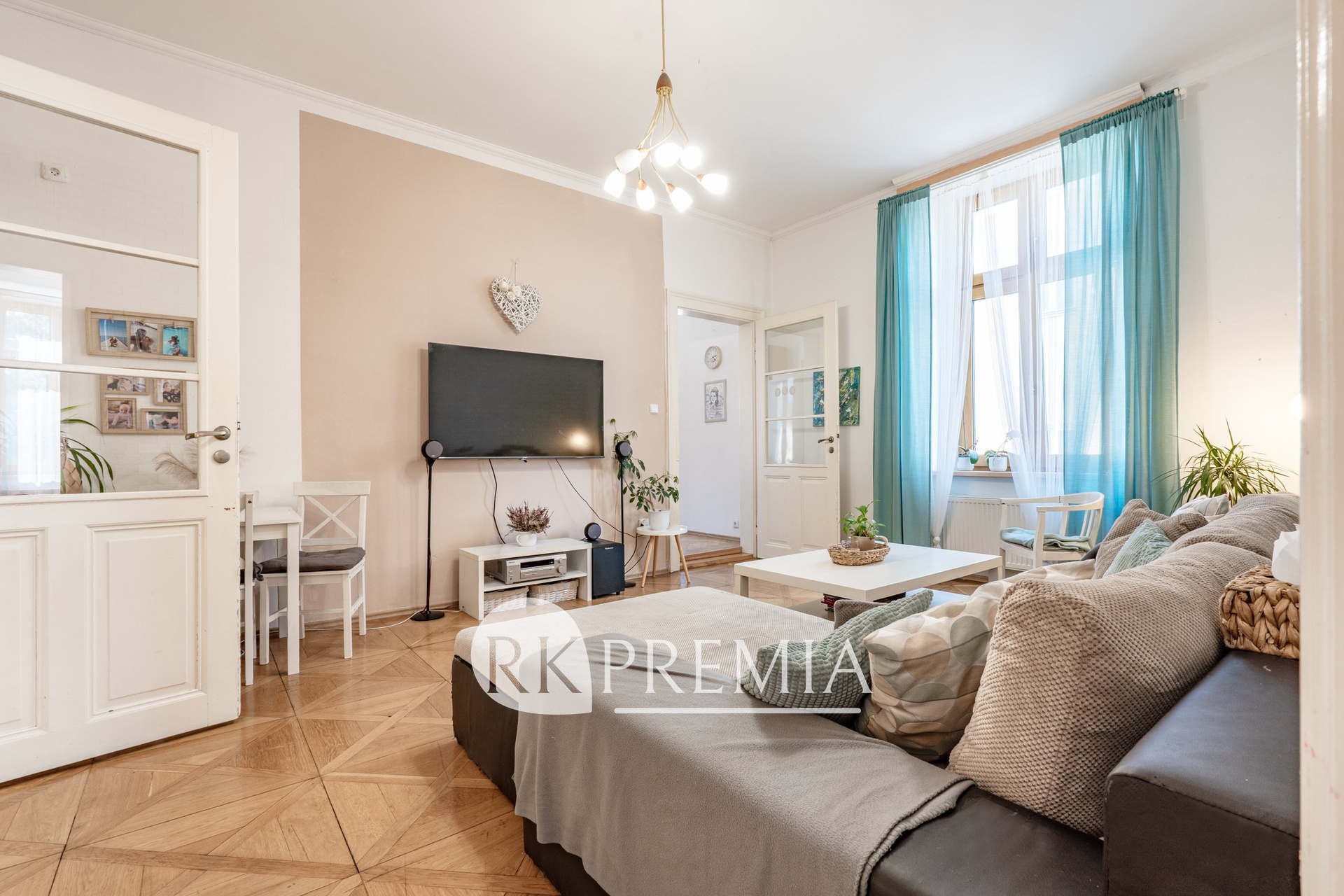 9foto_Čelakovského 3+1